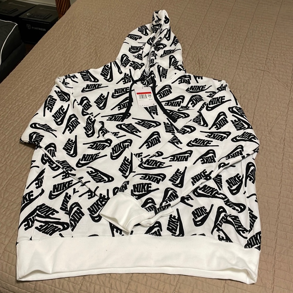 Nike Pullover size Large new with tags